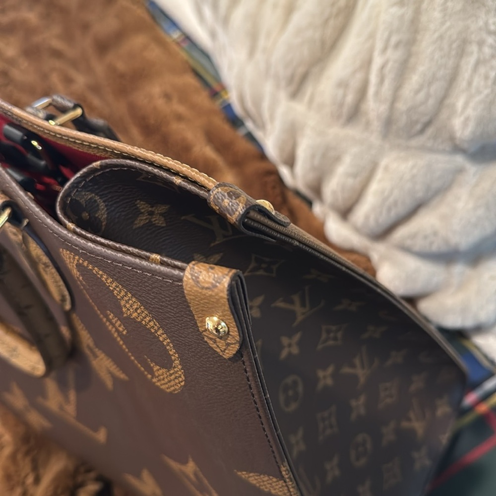 New. Never carried. Comes w dust bag and box. - Picture 3 of 6